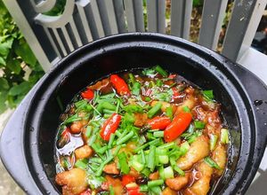 Hình của món Thịt ba rọi kho tộ.