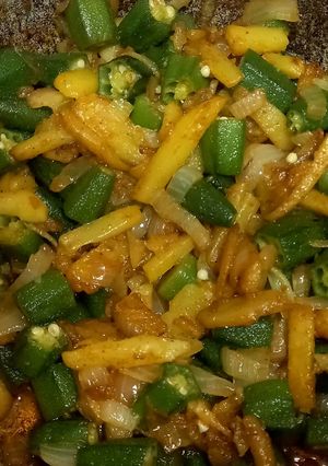 A picture of Bhindi aloo bujia 🥒🥒🥔🧅.