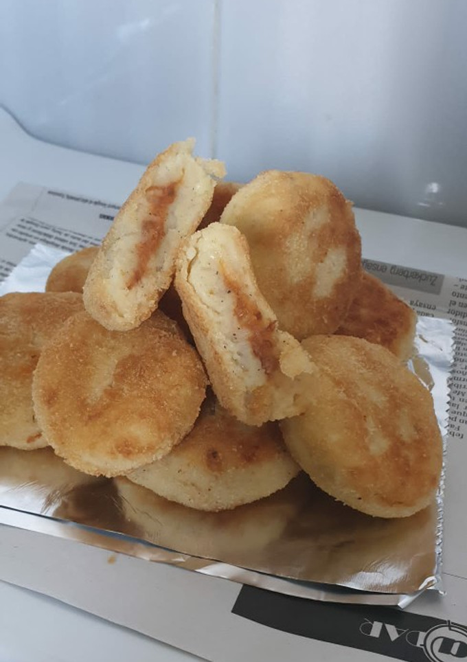 Una foto de Aperitivo navideño de patatas con queso