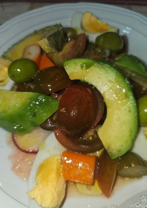 Una foto de Ensalada de tomate cherry