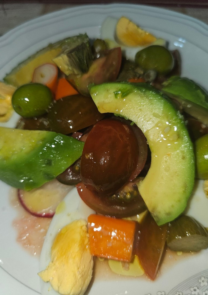 Una foto de Ensalada de tomate cherry