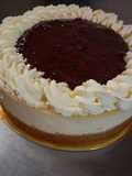Cheesecake con reducción de frutos rojos