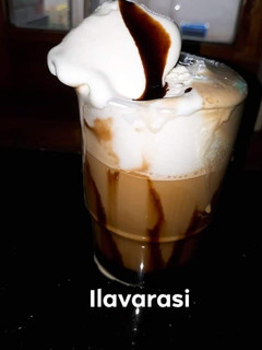 கூல் காஃபி வித் 🍧 ஐஸ்கிரீம் (Cold Coffee With Icecream Recipe In Tamil) செய்முறை முக்கிய புகைப்படம்