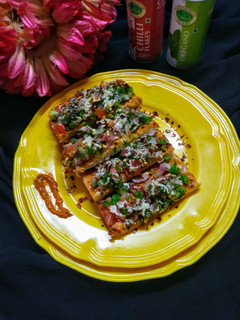 वेजी चीज़ टोस्ट (Veggie cheese toast recipe in Hindi) रेसिपी मुख्य फोटो