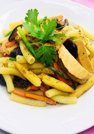 Hình của món Nui Xào Thập Cẩm Chay.