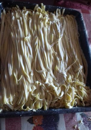 Una foto de Fideos caseros, con huevos caseros 😃