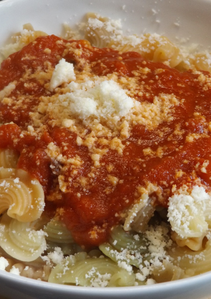 Una foto de Pasta con salsa toscana