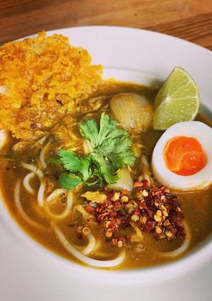 A picture of Mohinga (fish noodle soup) (Myanmar).