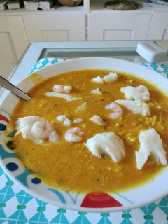 Una foto de Cazuela de fideos con merluza y gambas
