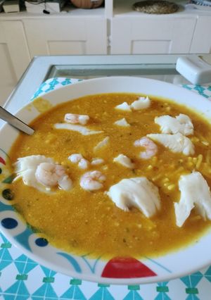 Una foto de Cazuela de fideos con merluza y gambas
