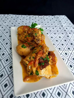 Foto principal de Muslos de pollo en salsa de queso