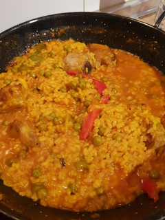 Una foto de Arroz con costillejas