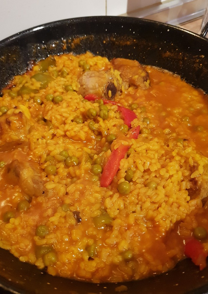 Una foto de Arroz con costillejas
