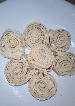 A picture of No bake cinnamon rolls.