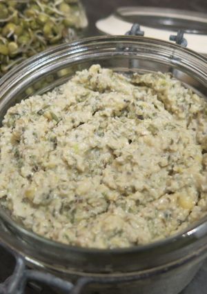 Une photo de Houmous de lentilles vertes