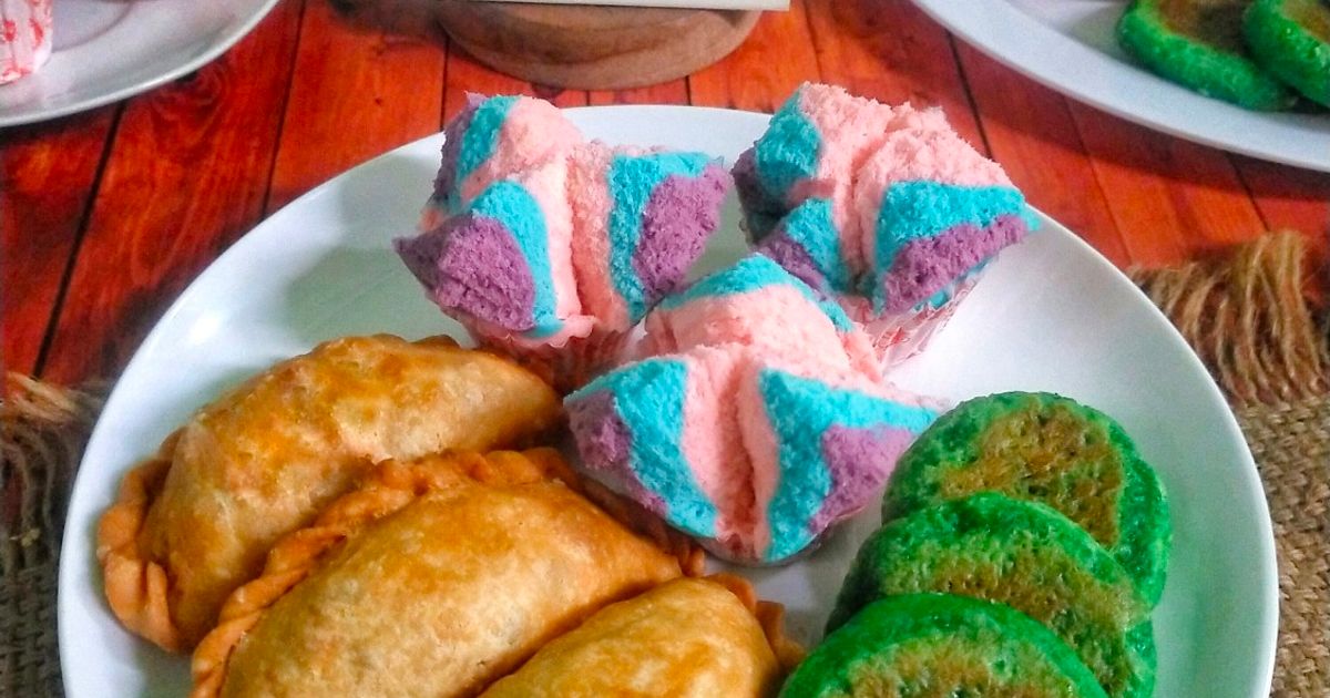 873. Set Menu Ultah versi Jajan Pasar : Bolu Kukus, Pastel dan Wingko