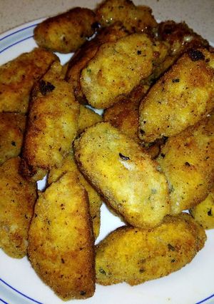 Una foto de Croquetas de merluza en salsa verde