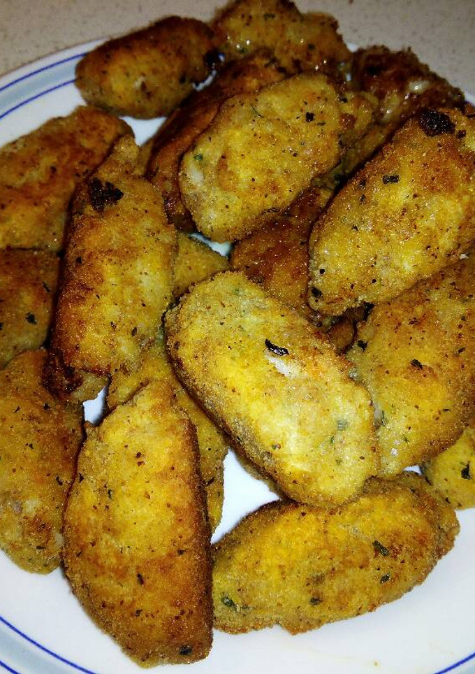 Una foto de Croquetas de merluza en salsa verde