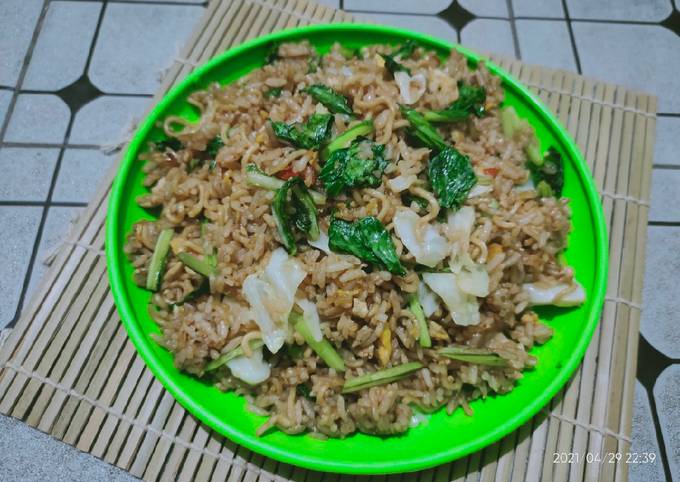 Cara Membuat Nasi Goreng Mawut Indomie, Lezat