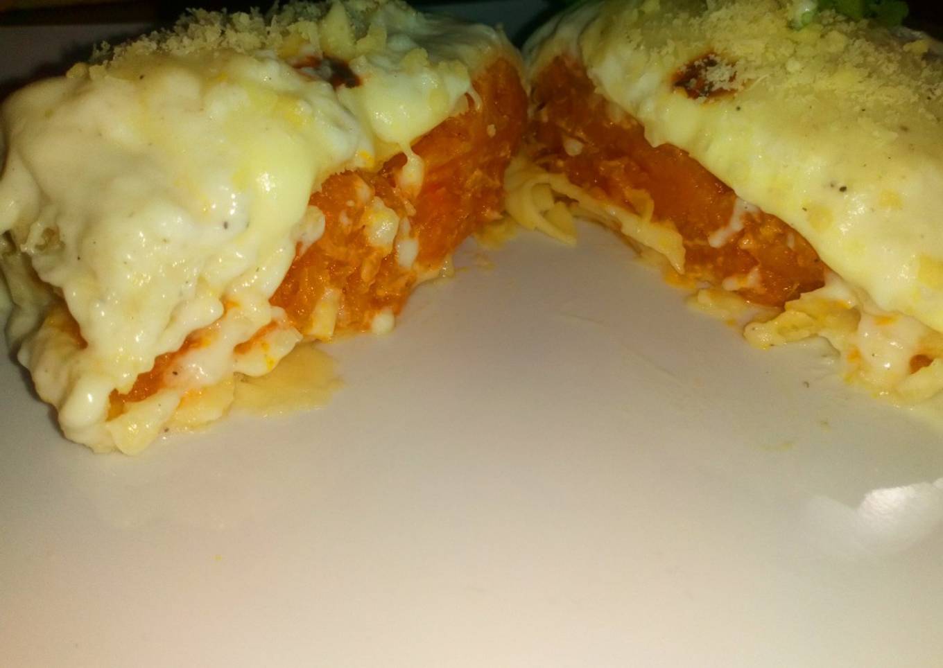 Canelones de calabaza y queso con salsa bechamel