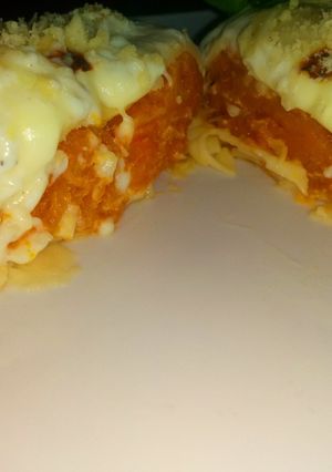 Una foto de Canelones de calabaza y queso con salsa bechamel