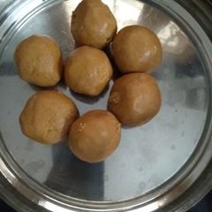 A picture of Besan Laddoo.