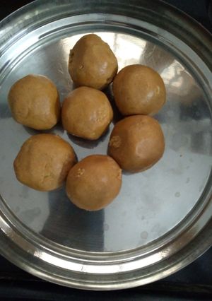A picture of Besan Laddoo.