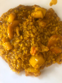 Una foto de Arroz meloso de sepia y gambones