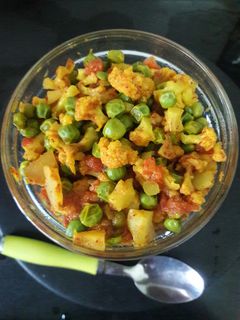 ફ્લાવર વટાણા નું શાક (Flower Vatana Shak Recipe In Gujarati) રેસીપી મુખ્ય ફોટો