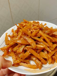 Hình của món Mực khô rim sa tế.