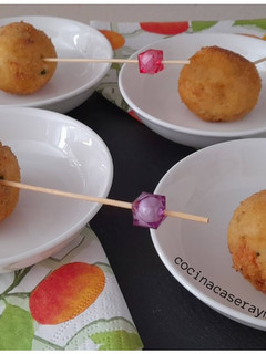 Una foto de Albóndigas de atún y queso