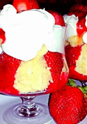 A picture of Mike's Dreamy 1 Minute Microwaved Strawberry Sponge Cake.
