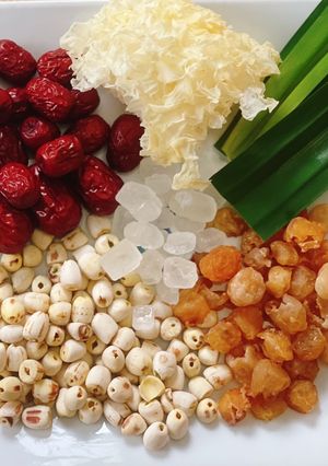 A picture of Snow Fungus, Red Date, Lotus Seed, Longan, and Rock Sugar Sweet Soup.