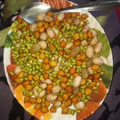 A picture of Mix Sprouts Chaat.
