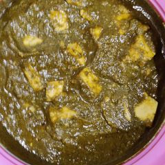 A picture of Palak paneer.