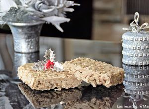 Una foto de Turrón de chocolate blanco con barquillos
