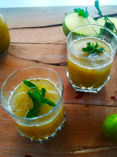 રો મેંગો આમ પન્ના (raw mango aam panna Recipe In Gujarati) રેસીપી મુખ્ય ફોટો