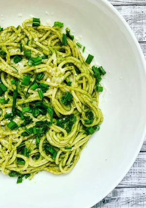 Zdjęcie przepisu Makaron z pesto z pietruszki.