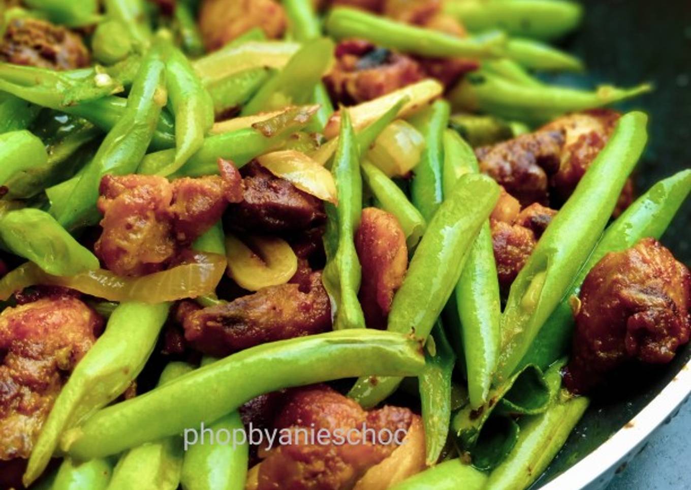 Ayam goreng dengan kunyit