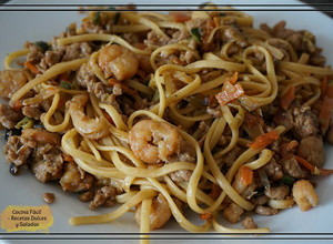 Foto principal de Tallarines con gambas y carne al estilo chino