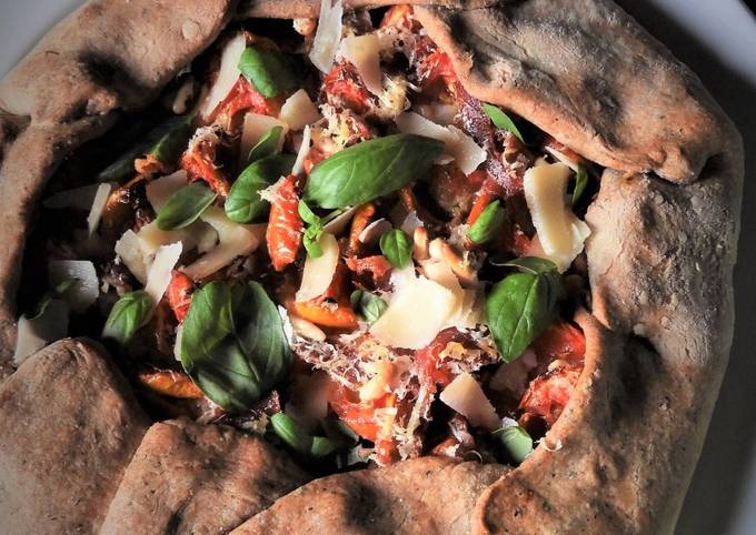 Tarte rustique tomates Prune, basilic et parmesan