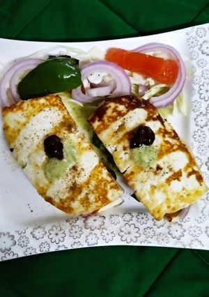 A picture of Grilled Paneer Sandwich.