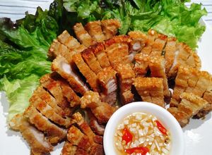 Hình của món Ba rọi chiên da giòn.