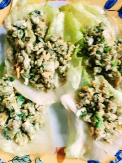 Una foto de Gallos de lechuga con huevo (tacos)