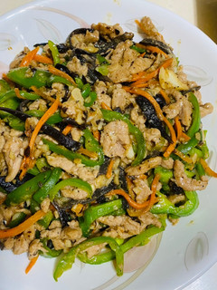 青椒嫩炒肉絲-簡易家常菜 的食譜成品照片
