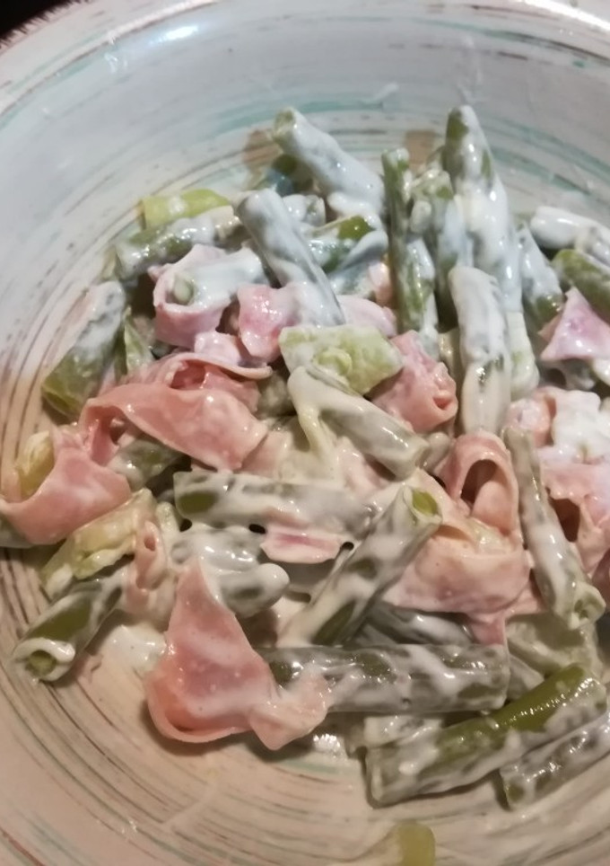 Una foto de Ensalada de jamón, habichuelas y chayotes con queso azul