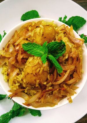 A picture of Aloo dum biriyani.