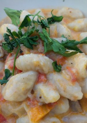 Una foto de Ñoquis de Manteca con salsa Rosa