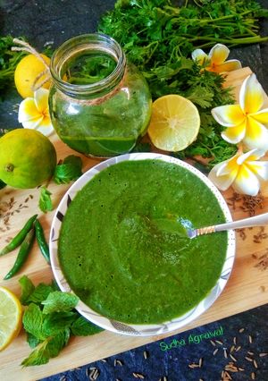 हरी धनिए की चटनी (Hari Dhaniya ki chutney recipe in hindi) रेसिपी मुख्य फोटो