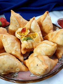 समोसा (Samosa recipe in Hindi) रेसिपी मुख्य फोटो